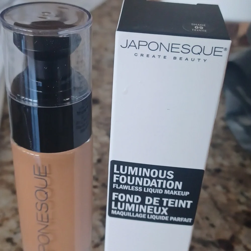 Japonesque Luminous Foundation - Tan Shade 09